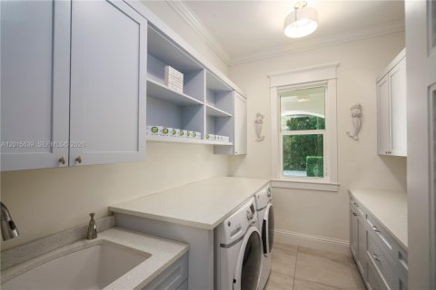 House in Stuart, Florida 6 bedrooms, 304.16 sq.m. № 2180715 - photo 29