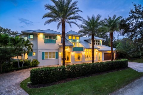 House in Stuart, Florida 6 bedrooms, 304.16 sq.m. № 2180715 - photo 2