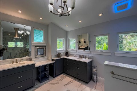 House in Stuart, Florida 6 bedrooms, 304.16 sq.m. № 2180715 - photo 27