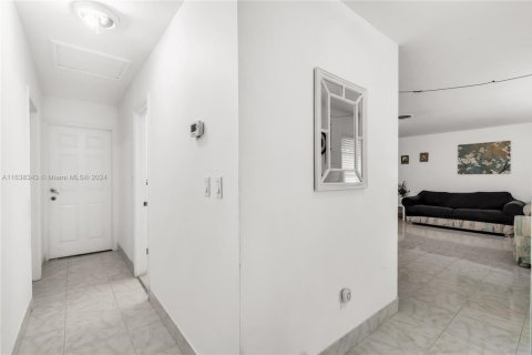 House in Homestead, Florida 4 bedrooms, 157.93 sq.m. № 1763743 - photo 12
