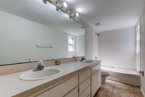 Villa ou maison à vendre à Tampa, Floride: 5 chambres, 192.12 m2 № 1679094 - photo 27
