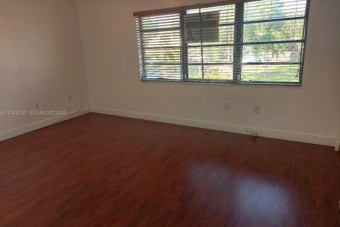 Touwnhouse à vendre à Miami, Floride: 2 chambres, 166.48 m2 № 2004214 - photo 14