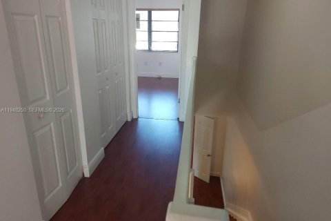 Touwnhouse à vendre à Miami, Floride: 2 chambres, 166.48 m2 № 2004214 - photo 16