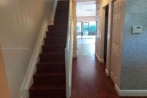 Touwnhouse à vendre à Miami, Floride: 2 chambres, 166.48 m2 № 2004214 - photo 18