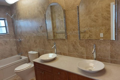 Touwnhouse à vendre à Miami, Floride: 2 chambres, 166.48 m2 № 2004214 - photo 11