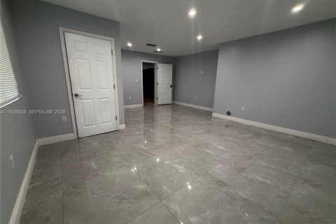 Снять в аренду виллу или дом в Майами-Шорс, Флорида 5 спален, 324.04м2, № 2079563 - фото 22