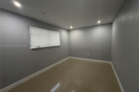 Снять в аренду виллу или дом в Майами-Шорс, Флорида 5 спален, 324.04м2, № 2079563 - фото 18