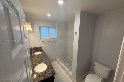 Снять в аренду виллу или дом в Майами-Шорс, Флорида 5 спален, 324.04м2, № 2079563 - фото 17