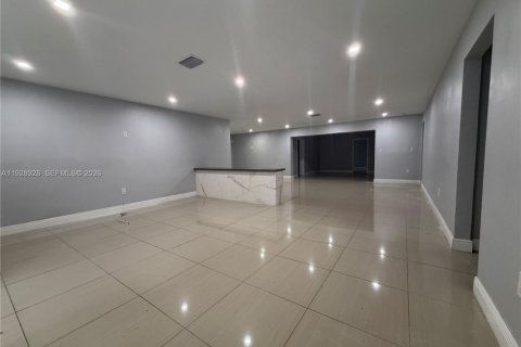 Снять в аренду виллу или дом в Майами-Шорс, Флорида 5 спален, 324.04м2, № 2079563 - фото 6