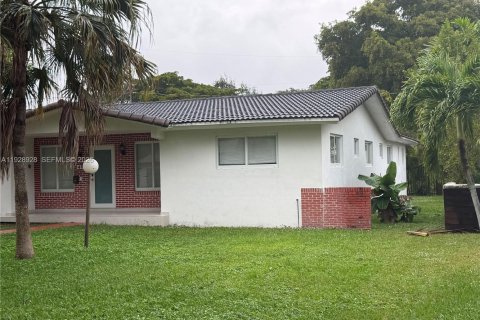 Снять в аренду виллу или дом в Майами-Шорс, Флорида 5 спален, 324.04м2, № 2079563 - фото 3