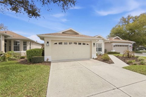 House in Brooksville, Florida 3 bedrooms, 161 sq.m. № 2107977 - photo 2