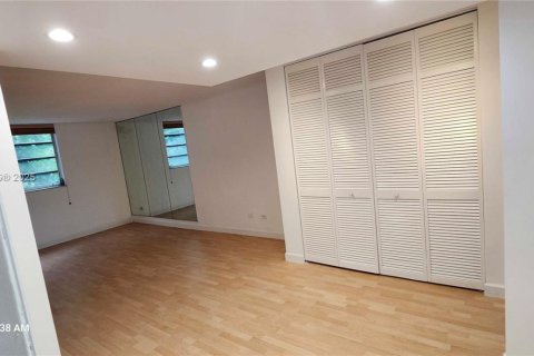Copropriété à louer à Miami, Floride: 1 chambre, 96.99 m2 № 1949485 - photo 9