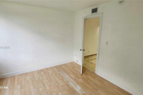 Copropriété à louer à Miami, Floride: 1 chambre, 96.99 m2 № 1949485 - photo 13
