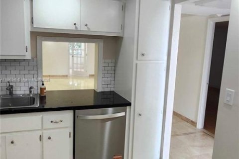 Copropriété à louer à Miami, Floride: 1 chambre, 96.99 m2 № 1949485 - photo 4