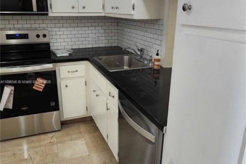 Copropriété à louer à Miami, Floride: 1 chambre, 96.99 m2 № 1949485 - photo 3