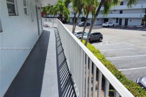 Copropriété à louer à Miami, Floride: 1 chambre, 96.99 m2 № 1949485 - photo 14