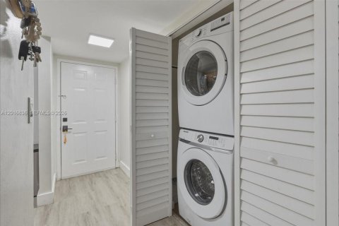 Condo in Sunrise, Florida, 1 bedroom  № 2088412 - photo 12
