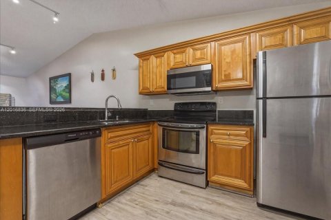 Condo in Sunrise, Florida, 1 bedroom  № 2088412 - photo 9