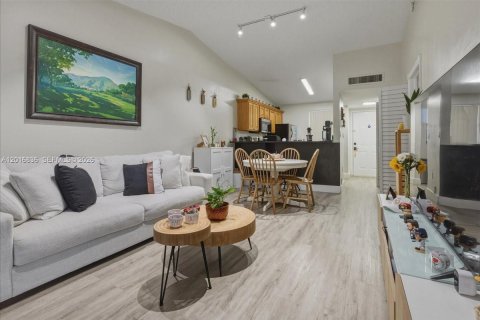 Condo in Sunrise, Florida, 1 bedroom  № 2088412 - photo 11