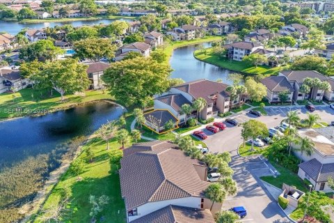 Condo in Sunrise, Florida, 1 bedroom  № 2088412 - photo 2