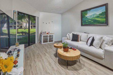 Condo in Sunrise, Florida, 1 bedroom  № 2088412 - photo 8