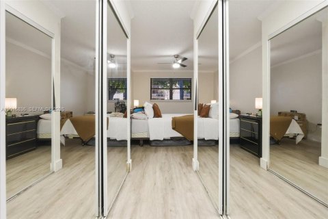 Condo in Sunrise, Florida, 1 bedroom  № 2088412 - photo 16