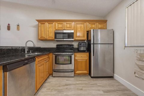 Condo in Sunrise, Florida, 1 bedroom  № 2088412 - photo 10