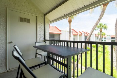 Condo in Bradenton Beach, Florida, 2 bedrooms  № 1816808 - photo 9