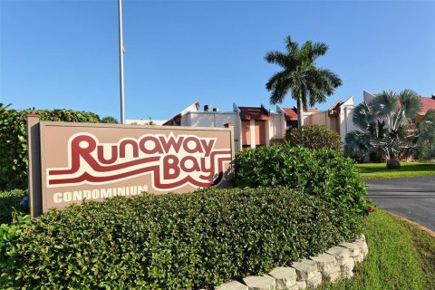 Condo in Bradenton Beach, Florida, 2 bedrooms  № 1816808 - photo 2