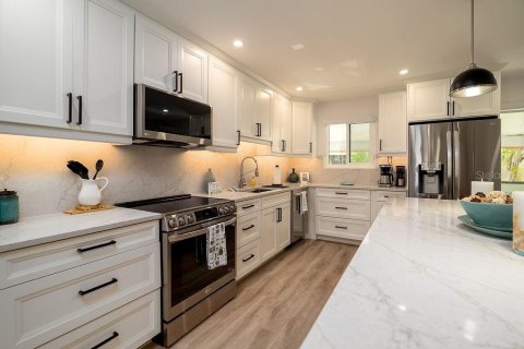 Condo in Bradenton Beach, Florida, 2 bedrooms  № 1816808 - photo 5