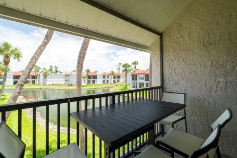Condo in Bradenton Beach, Florida, 2 bedrooms  № 1816808 - photo 10