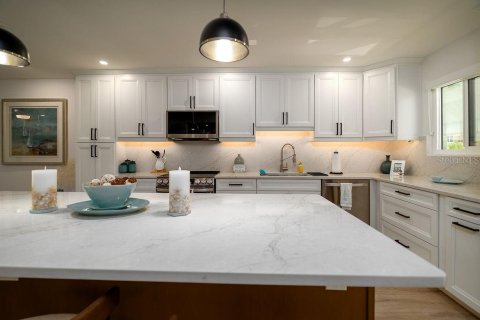 Condo in Bradenton Beach, Florida, 2 bedrooms  № 1816808 - photo 6