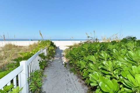 Condo in Bradenton Beach, Florida, 2 bedrooms  № 1816808 - photo 27