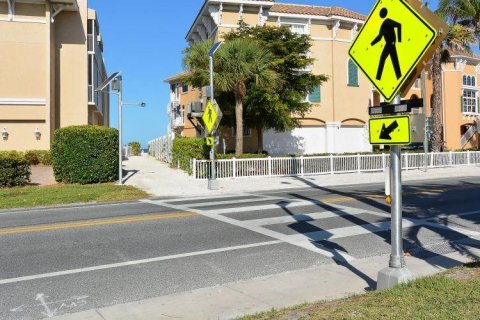 Condo in Bradenton Beach, Florida, 2 bedrooms  № 1816808 - photo 26