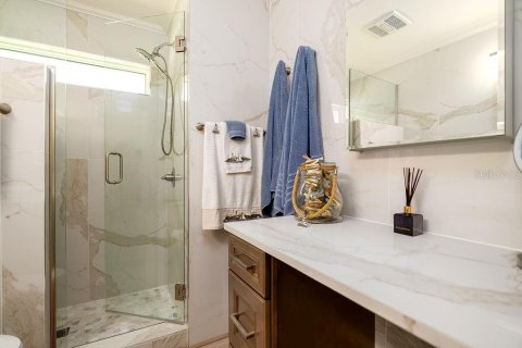 Condo in Bradenton Beach, Florida, 2 bedrooms  № 1816808 - photo 17