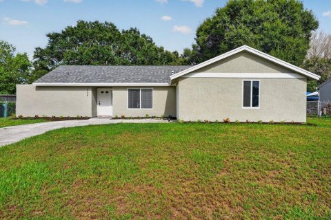 House in Port St. Lucie, Florida 3 bedrooms, 139.07 sq.m. № 2280911