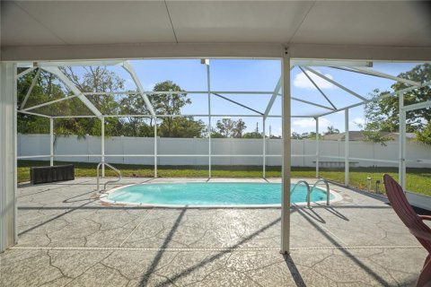 House in Spring Hill, Florida 4 bedrooms, 260.13 sq.m. № 1721907 - photo 28