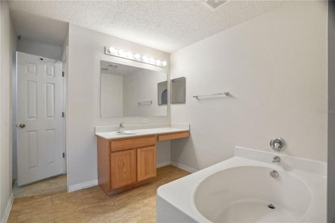 House in Spring Hill, Florida 4 bedrooms, 260.13 sq.m. № 1721907 - photo 24