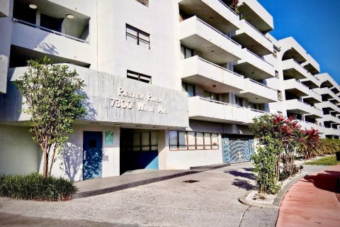 Condominio en Miami Beach, Florida, 1 dormitorio  № 2146306