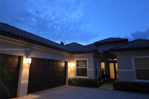 House in Parkland, Florida 5 bedrooms, 252.51 sq.m. № 1840884 - photo 28