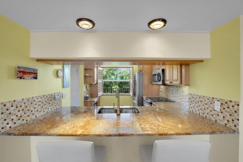 Condo in Pompano Beach, Florida, 2 bedrooms  № 2189652 - photo 15