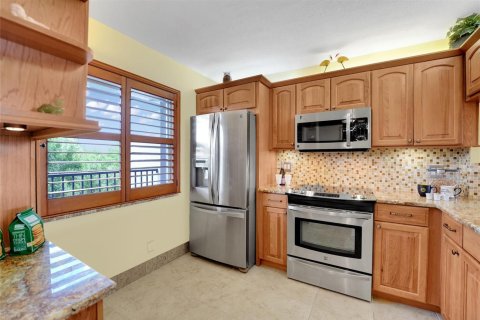 Condo in Pompano Beach, Florida, 2 bedrooms  № 2189652 - photo 11