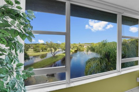 Condo in Pompano Beach, Florida, 2 bedrooms  № 2189652 - photo 2