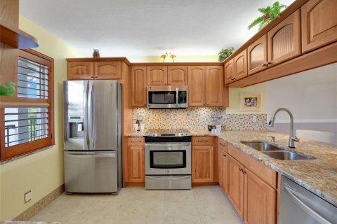 Condo in Pompano Beach, Florida, 2 bedrooms  № 2189652 - photo 13