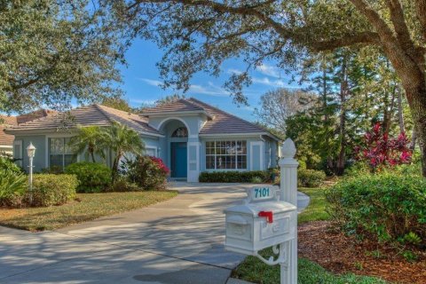 Villa ou maison à louer à University Park, Floride: 3 chambres, 209.4 m2 № 1840127 - photo 1