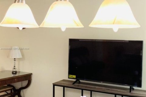 Снять в аренду кондоминиум в Санни-Айлс-Бич, Флорида 1 спальня, 71.26м2, № 2065103 - фото 3