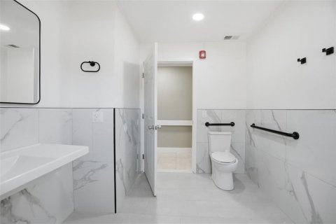 Propiedad comercial en venta en Brooksville, Florida, 10 dormitorios, 321.07 m2 № 2135281 - foto 26