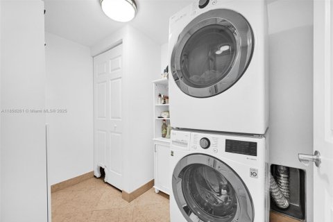 Copropriété à vendre à Hallandale Beach, Floride: 3 chambres, 148.36 m2 № 1961236 - photo 20