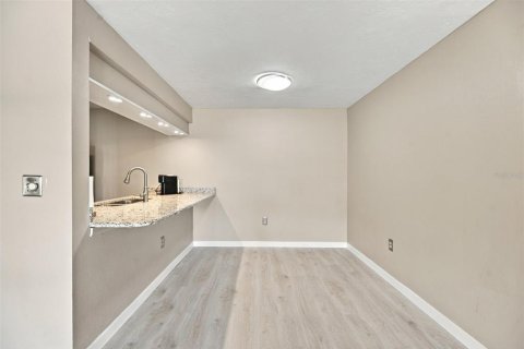 Copropriété à louer à Sarasota, Floride: 1 chambre, 66.33 m2 № 2413638 - photo 5