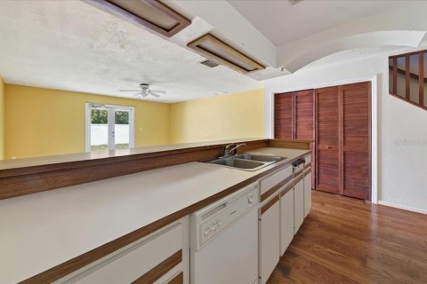 Immobilier commercial à vendre à New Smyrna Beach, Floride: 8 chambres, 451.88 m2 № 2389272 - photo 11